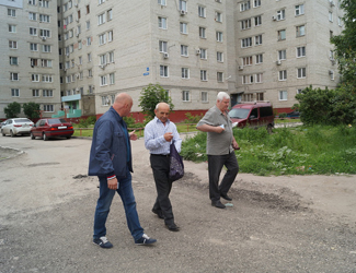 Вячеслав Доронин помог благоустроить дворы в Заводском районе